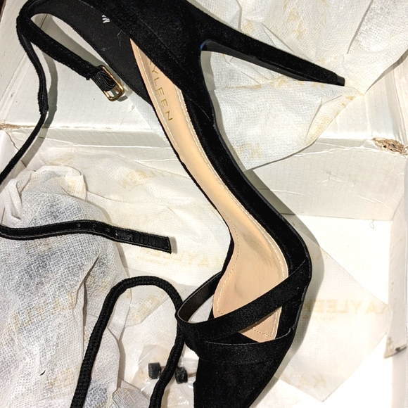 Strap and Ankle Wrap Stiletto - Picture 10 of 16